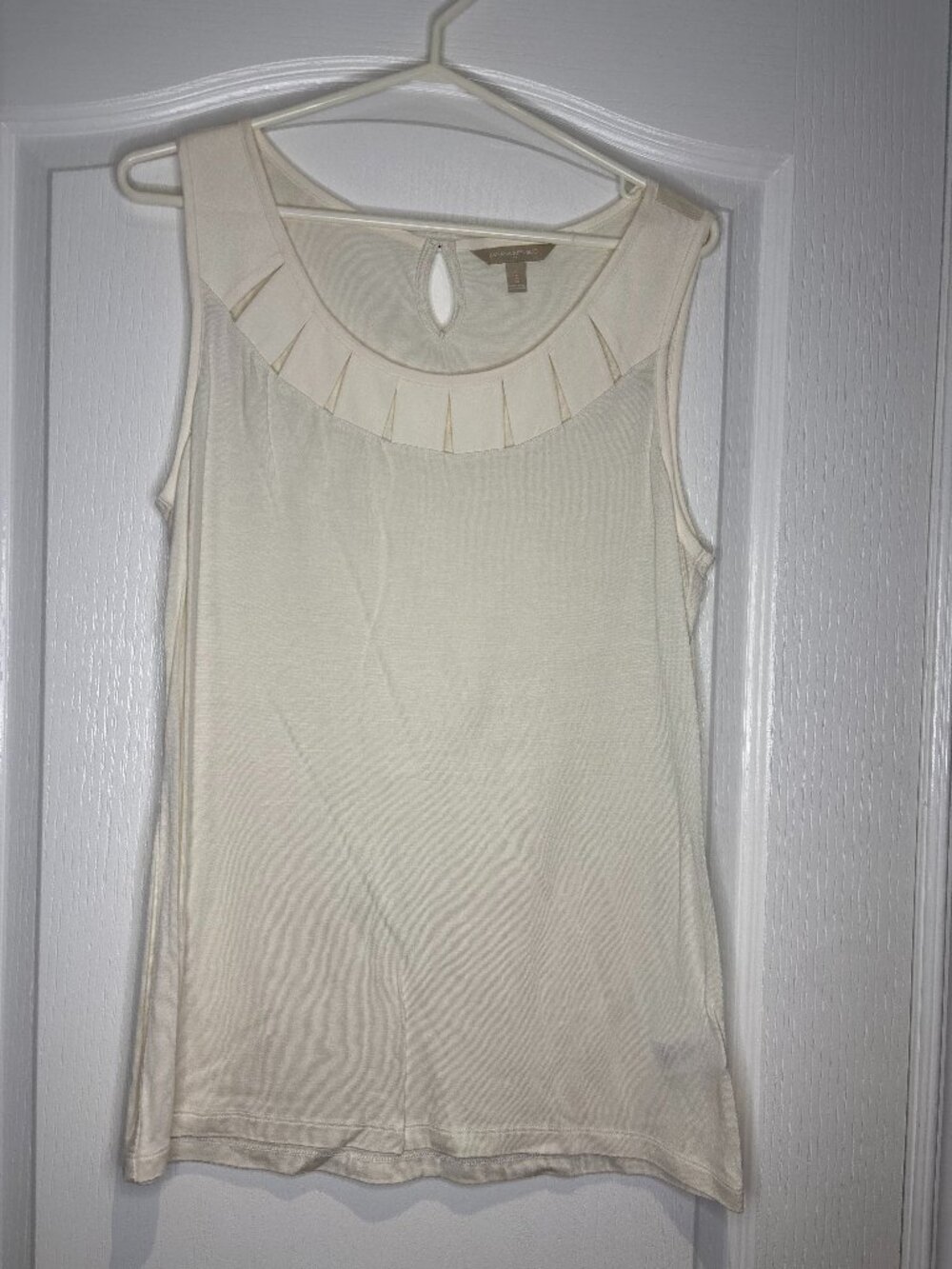 Banana Republic Cream Sleeveless Blouse Large